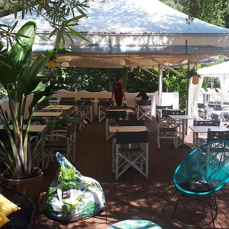 Le Beau Veze Kamp alanı