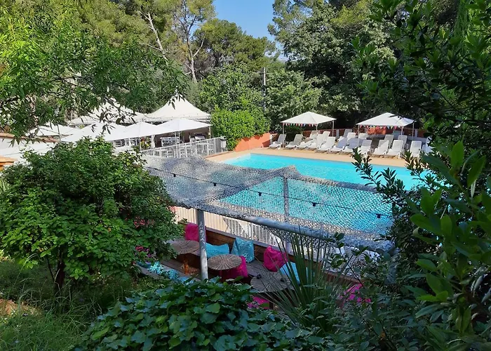 Le Beau Veze Kamp alanı